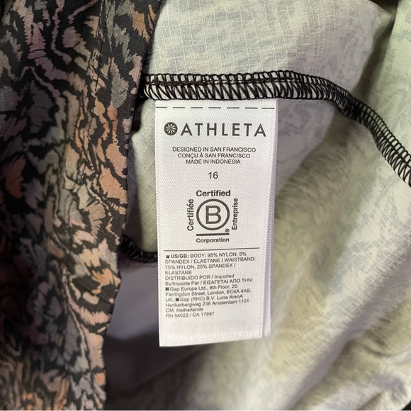 Athleta Womens 16 Trekkie Pull On Shorts Kinetic Abstract Outdoor Hiking Pockets - Picture 7 of 9